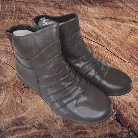 Comfortview Brown Zip Up Low Wedge Booties Size 9WW - Picture 1 of 13
